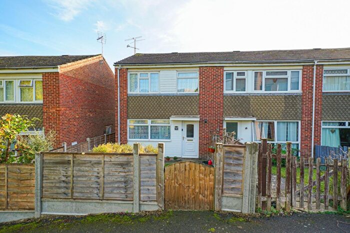 3 Bedroom End Terrace House For Sale In Rowley Furrows, Linslade, LU7