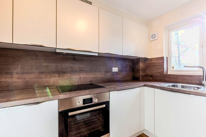 1 Bedroom Flat To Rent In Dunnock Close, London, N9