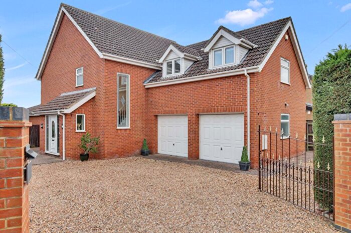 4 Bedroom Detached House For Sale In Eastwood End, Wimblington, PE15