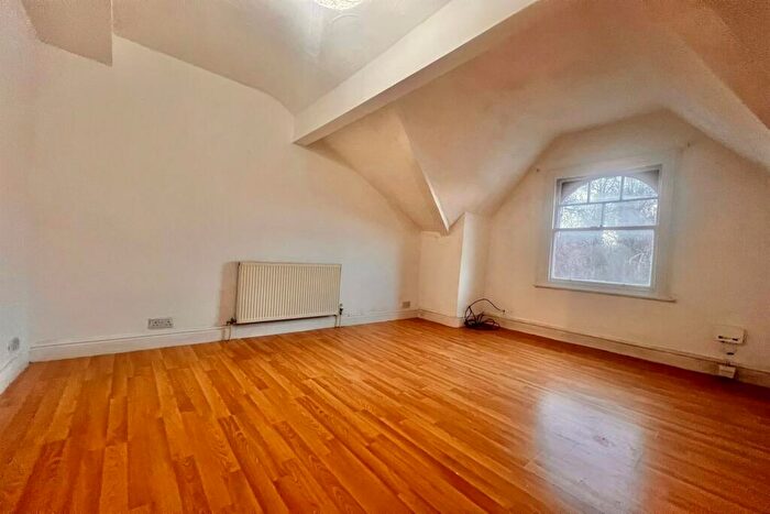 2 Bedroom Apartment To Rent In Clarendon Road, Manchester, M16