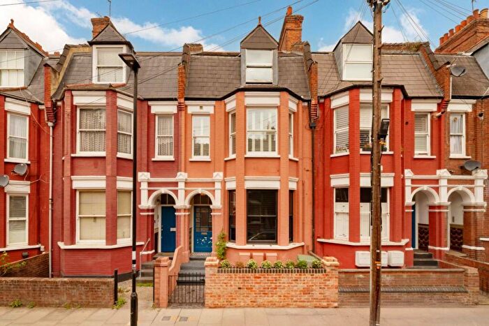 2 Bedroom Flat For Sale In Birnam Road, London, N4