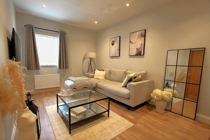 1 Bedroom Apartment To Rent In South Bar Street, Banbury, Oxon, OX16