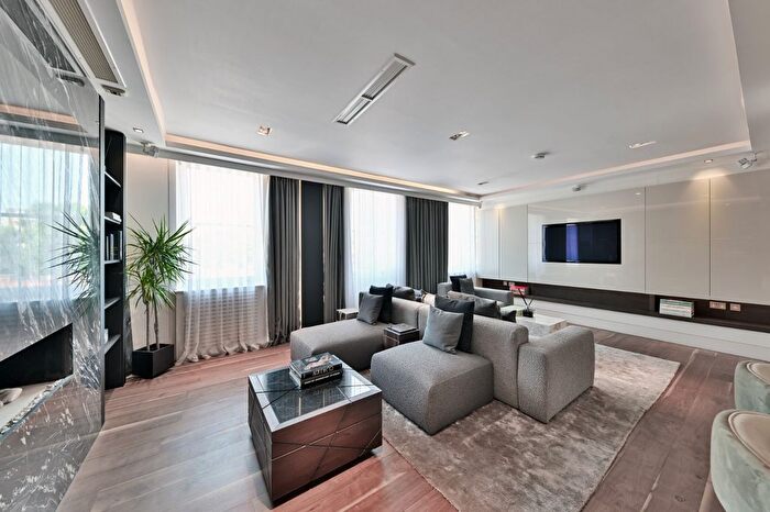 2 Bedroom Flat For Sale In Ennismore Gardens, Knightsbridge, London, SW7