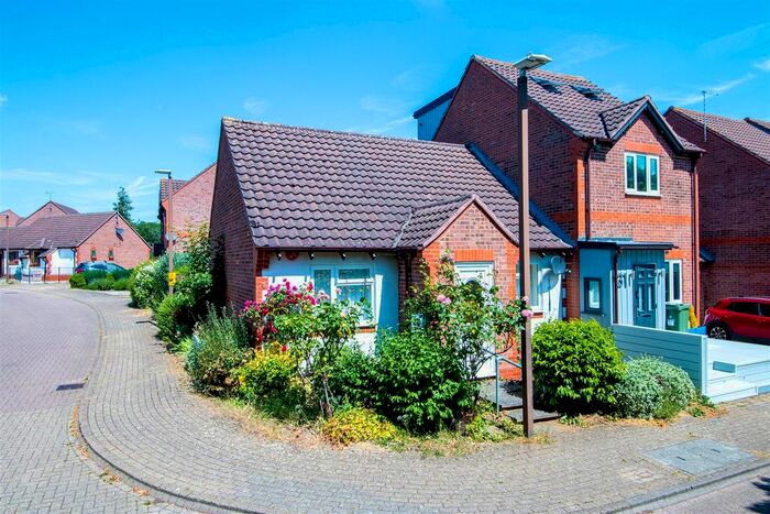 2 Bedroom Property To Rent In Lynmouth Crescent, Furzton, Milton Keynes, MK4