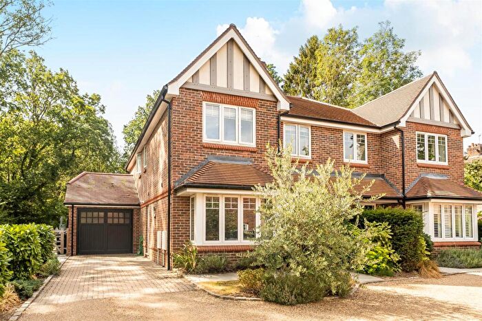 4 Bedroom Semi-Detached House For Sale In Cranmore Lane, West Horsley, KT24