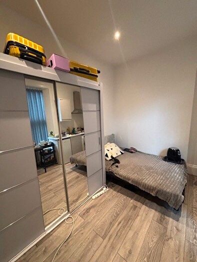 Studio To Rent In High Street, Acton, W3