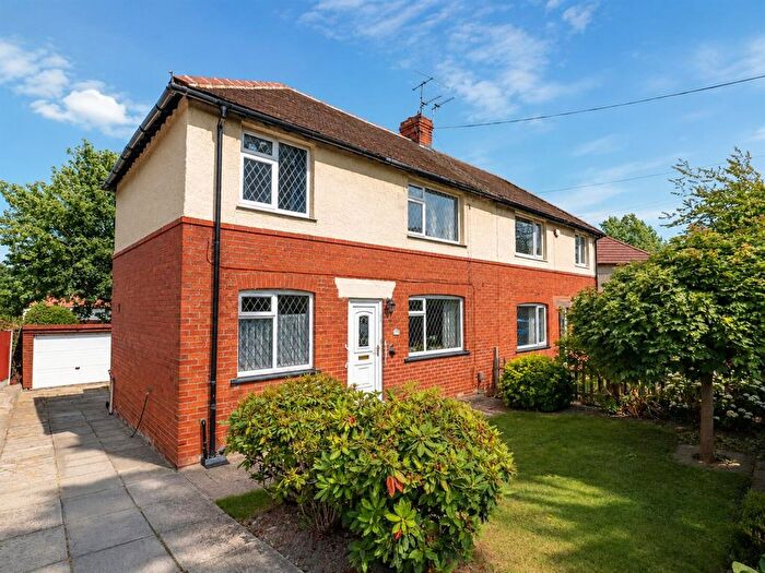 3 Bedroom Semi Detached House For Sale In Milton Crescent, Wakefield, WF2