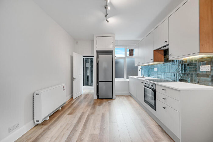 1 Bedroom Flat To Rent In Stamford Hill (Ref : ), Stoke Newington, N16