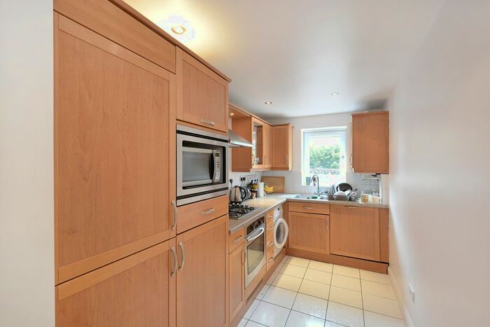 2 Bedroom Flat To Rent In Rowan House, Woodland Crescent, SE16