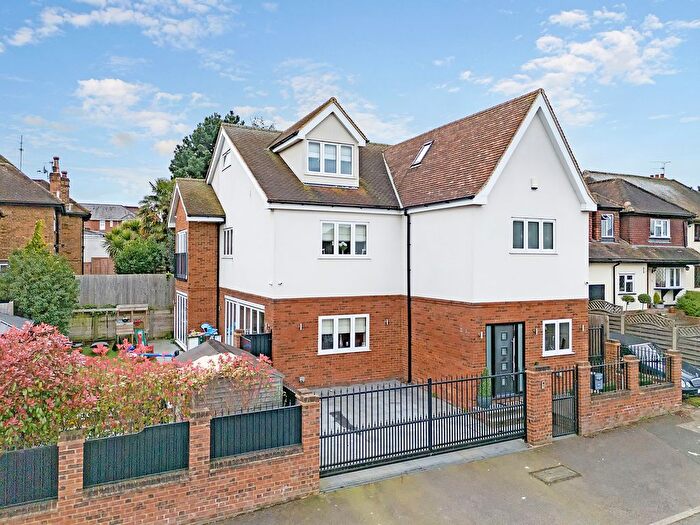 4 Bedroom Detached House For Sale In Mount Pleasant Road, Chigwell, IG7
