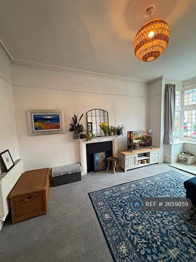 2 Bedroom Flat To Rent In Cadogan Road, Surbiton, KT6