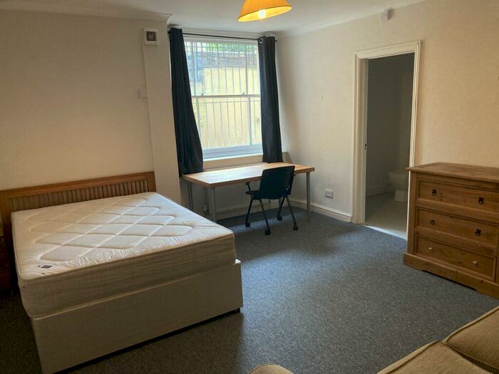 4 Bedroom Flat To Rent In Ref – Pembroke Road, BS8
