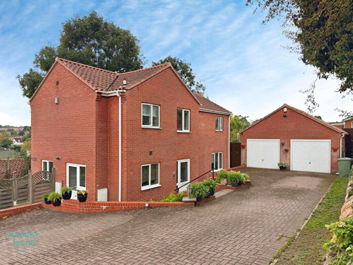4 Bedroom Detached House For Sale In Longcroft View, Whitwell, Worksop, S80