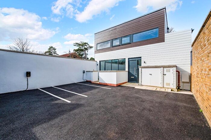 3 Bedroom Semi Detached House For Sale In High Street, Ewell, KT17