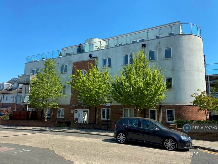 2 Bedroom Flat To Rent In Oisc Court, Sidcup, DA14