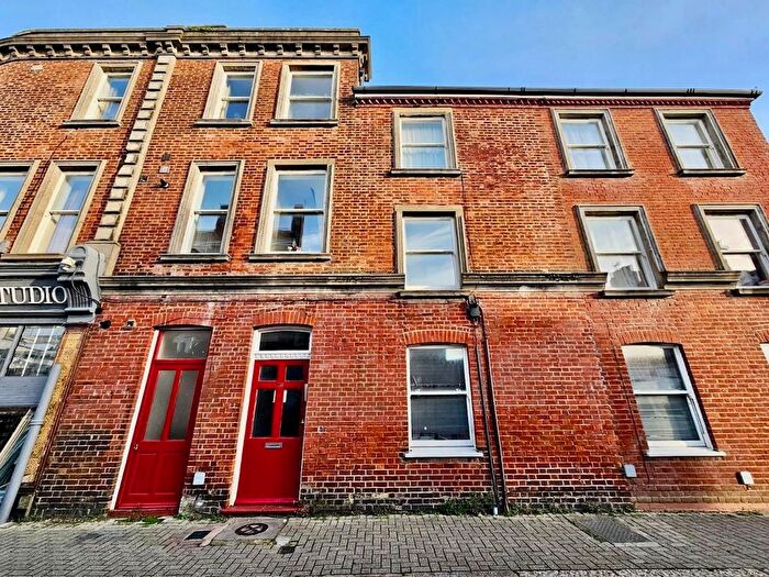 2 Bedroom Property To Rent In Thorn Road, Worthing, BN11