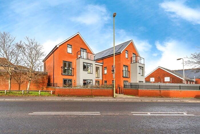 2 Bedroom Flat To Rent In Maynard Road, Totton, SO40