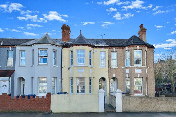 4 Bedroom Terraced House For Sale In Queens Road, Southall, UB2