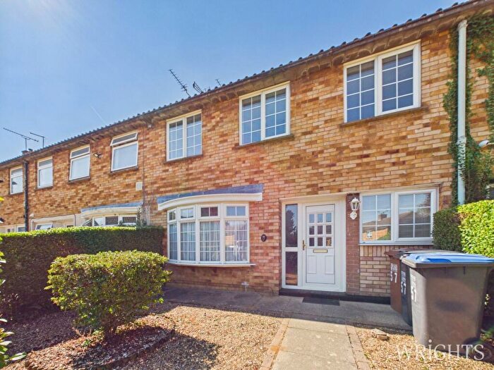 3 Bedroom Terraced House For Sale In Cherry Way, Hatfield, AL10