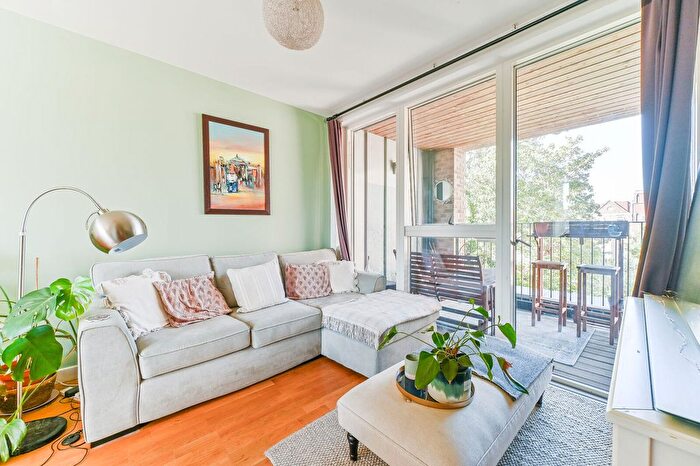 2 Bedroom Flat For Sale In Lennard Lodge, West Croydon, Croydon, CR0