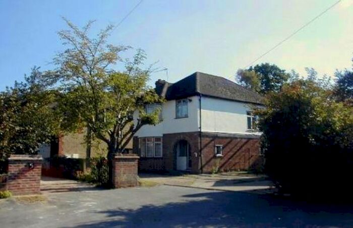 3 Bedroom Detached House To Rent In Radnor Way, Langley SL3