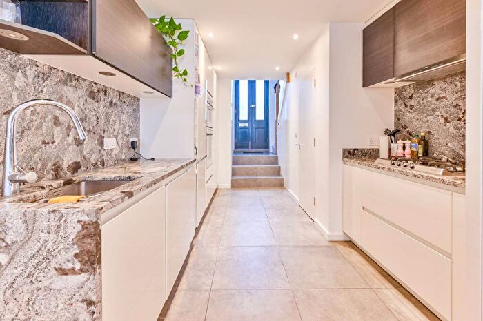 2 Bedroom Terraced House For Sale In Danbury Street, London, , Angel, London, N1