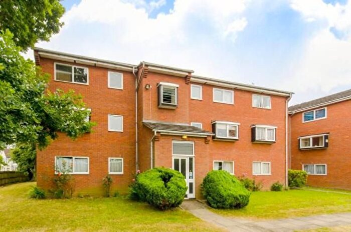 2 Bedroom Flat To Rent In St. Georges Road, Palmers Green, N13