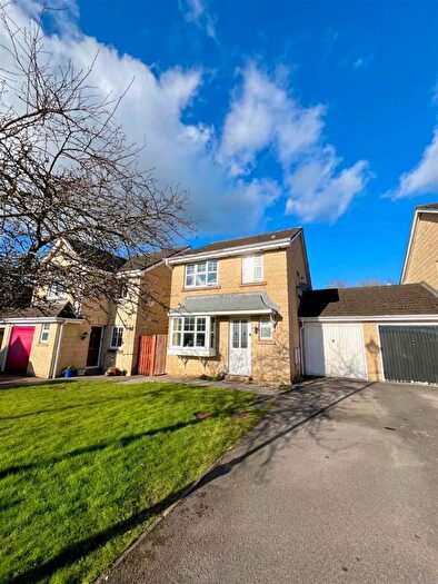 3 Bedroom Detached House To Rent In Woodpecker Mews, Chippenham, SN14