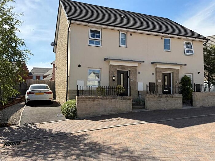 3 Bedroom Semi-Detached House For Sale In Sgt Mark Stansfield Way, Hyde, SK14