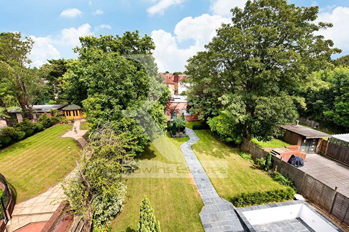 3 Bedroom Flat To Rent In Queens Road, London, NW4