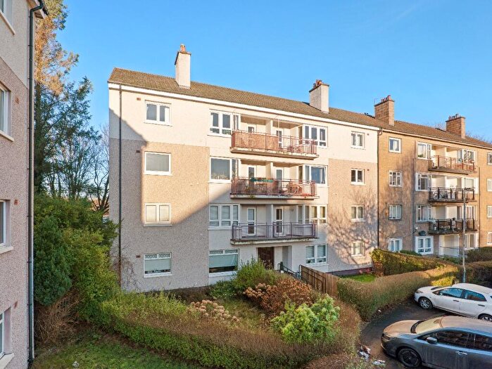 2 Bedroom Flat To Rent In Banchory Avenue, Eastwood, Glasgow, G43