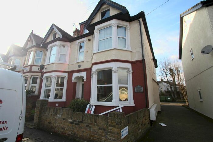 1 Bedroom Flat To Rent In Silverdale Avenue, Westcliff-On-Sea, SS0