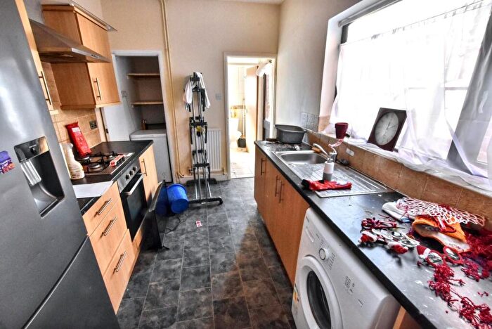 3 Bedroom Terraced House For Sale In Countess Road, Northampton, NN5