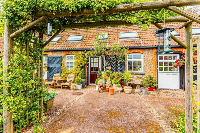 2 Bedroom Property For Sale In Mentmore Court, Howell Hill Close, Mentmore, LU7