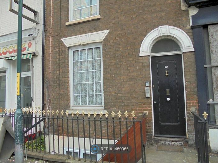 2 Bedroom Flat To Rent In Luton Road, Chatham, ME4