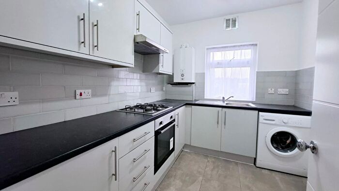 2 Bedroom Flat To Rent In Watford Way, London, NW7