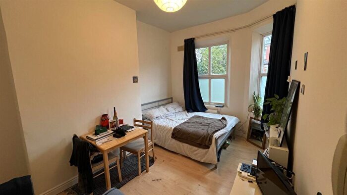 Flat To Rent In Burton Road, Manchester, M20