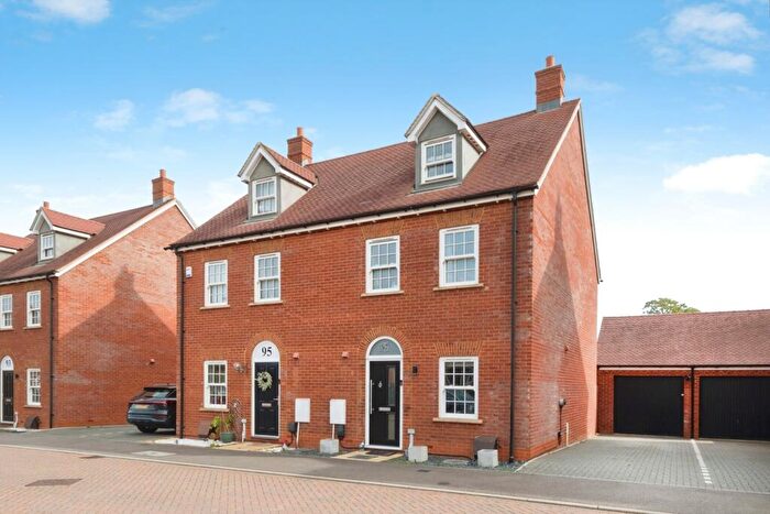 3 Bedroom Semi-Detached House For Sale In Bourton Road, Banbury, Oxfordshire, OX16