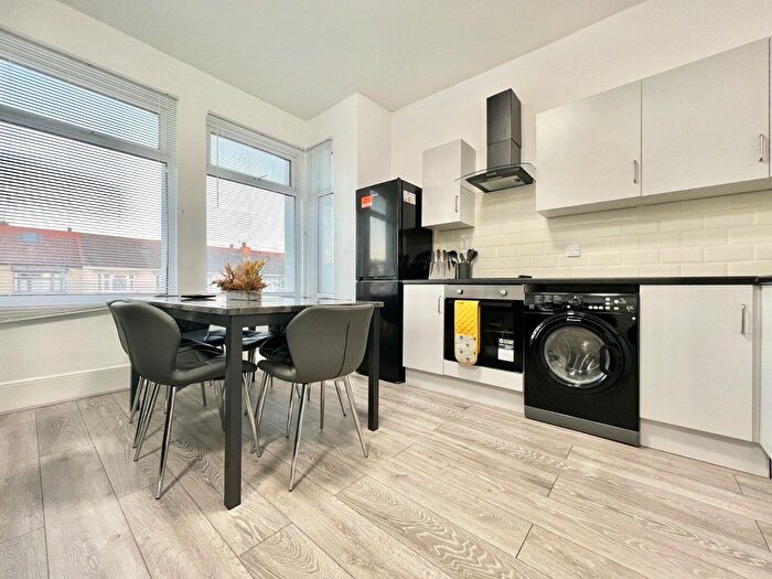 2 Bedroom Flat To Rent In Romford, RM1