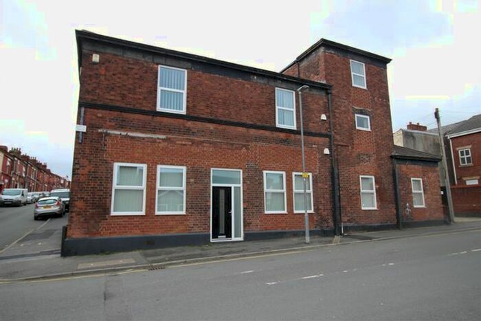 3 Bedroom Flat To Rent In Cooper Street, St. Helens, WA10