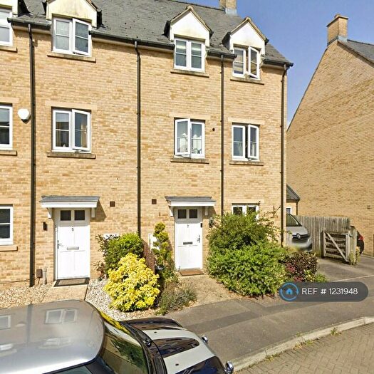 3 Bedroom Semi-Detached House To Rent In Wilkinson Place, Witney, OX28