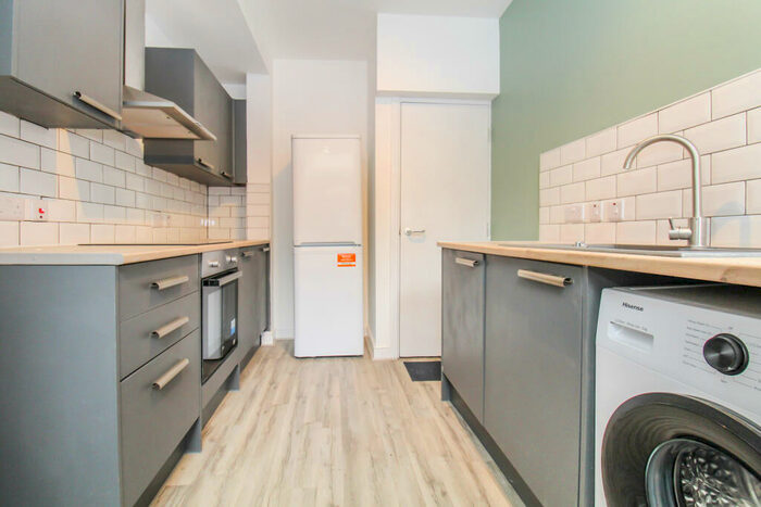 3 Bedroom End Of Terrace House To Rent In Quarry Mount Terrace, Woodhouse, Leeds, LS6