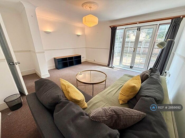 3 Bedroom Flat To Rent In Portia Way, London, E3