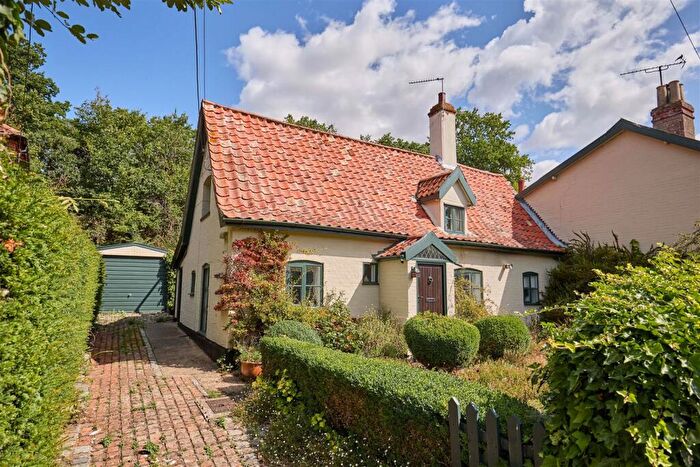 2 Bedroom Cottage For Sale In Low Road, Wortwell, IP20