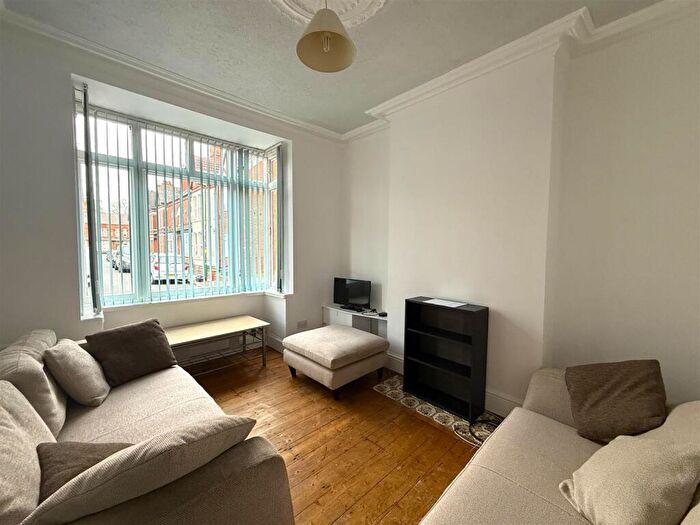 4 Bedroom End Of Terrace House To Rent In Sefton Road, Birmingham, B16