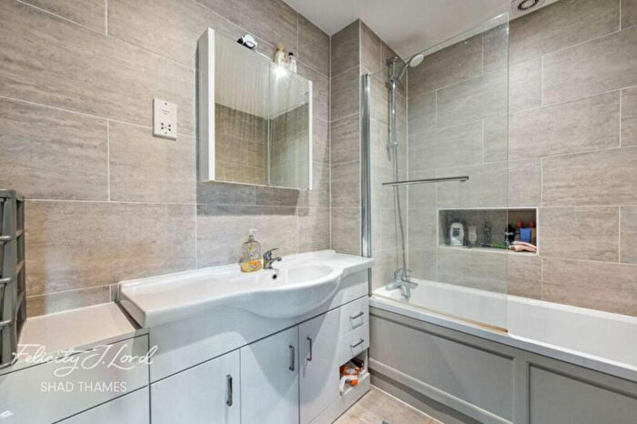 2 Bedroom Flat For Sale In Edward Square, Rotherhithe Street, London, SE16