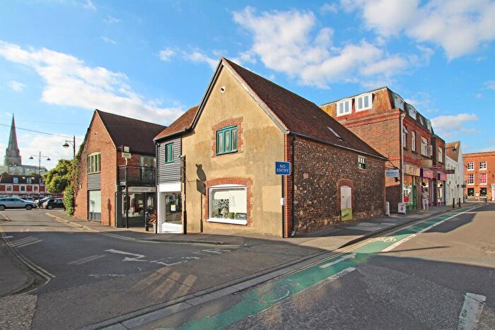 2 Bedroom Flat To Rent In Baffins Court, Baffins Lane, Chichester, PO19