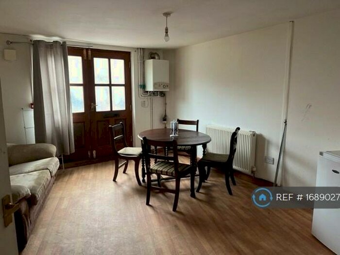 2 Bedroom Flat To Rent In Spout Lane, Coleford, GL16