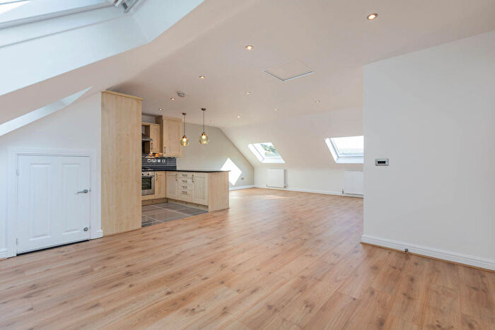 3 Bedroom Apartment For Sale In Silk Mill Chase, Ripponden, HX6