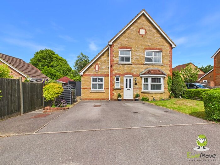4 Bedroom Detached House For Sale In Hathaway Gardens, Basingstoke, Hampshire, RG24